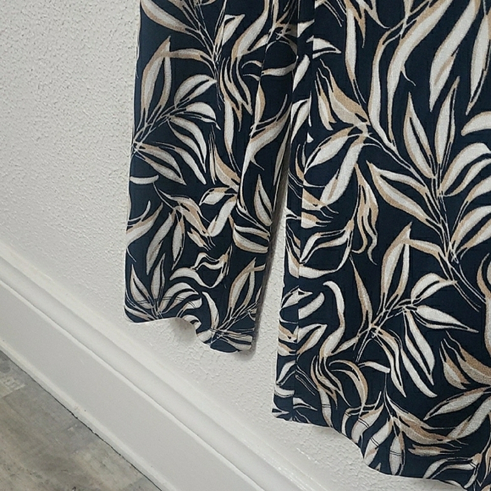 NWT Chico's Travelers Leaf Jumpsuit Short Sleeve Tie Waist Navy Cream Tropical - Picture 8 of 17